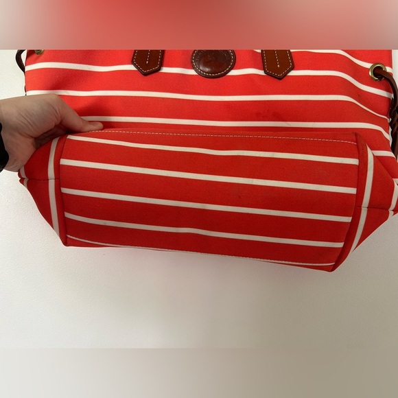 Dooney & Bourke Tote in Canvas with Leather Straps and Details. - Picture 8 of 15